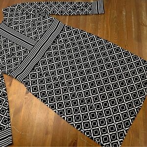 NWOT Plus Size White House Black Market Geometric Stretch Sheath Dress Size:16